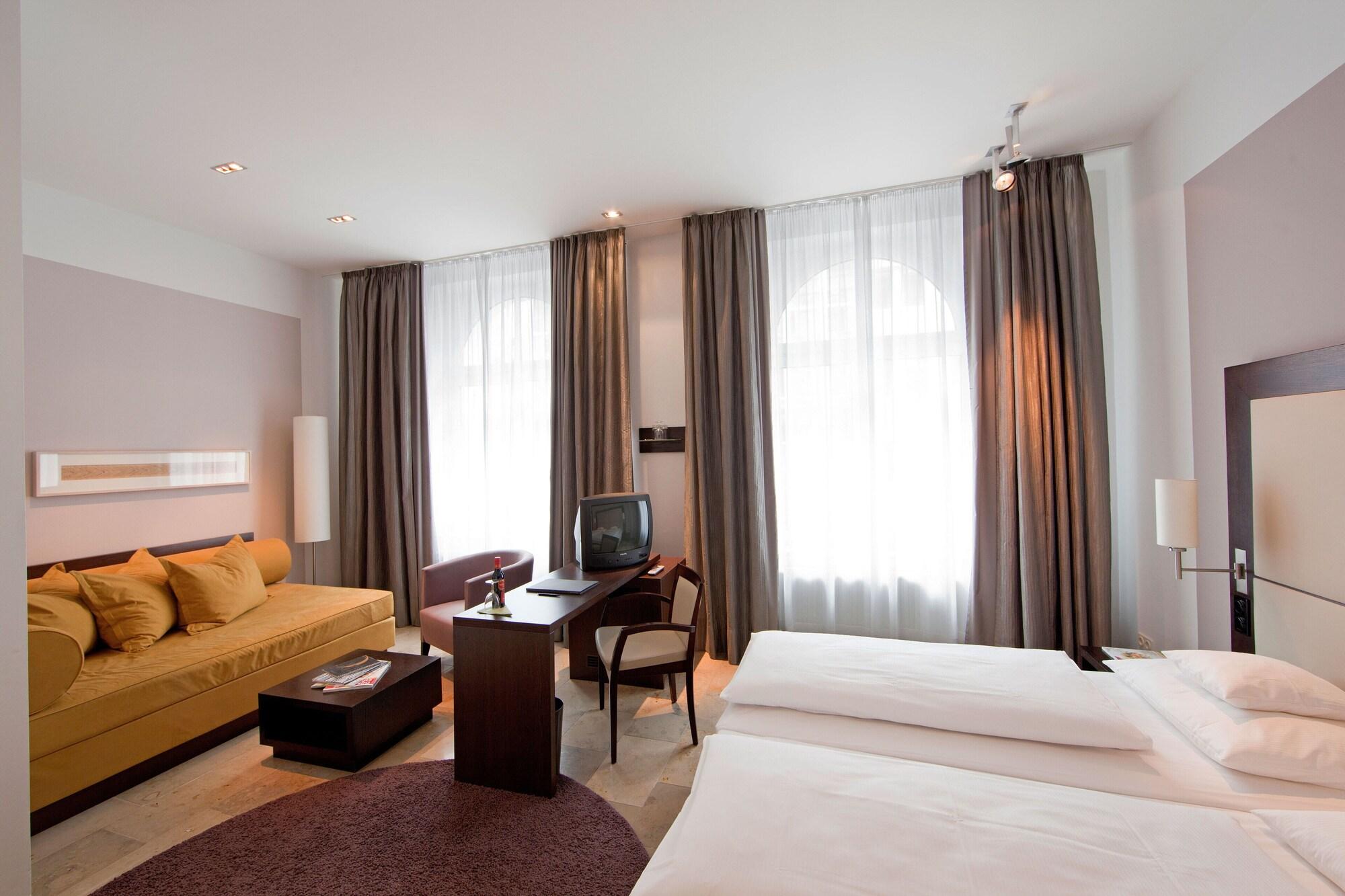 Burns Art Hotel Dusseldorf Room photo